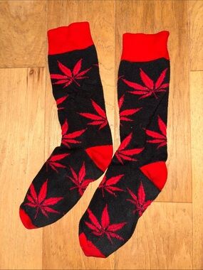 Unisex Black Crew Socks with Red Weed Leaf Motif - Casual Accent Socks